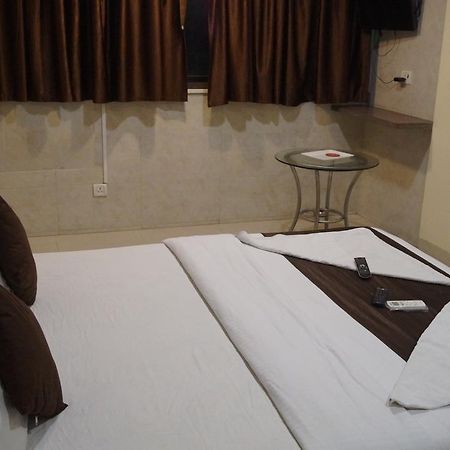 Hotel Panvel Palace Екстер'єр фото