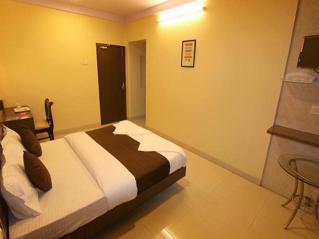 Hotel Panvel Palace Екстер'єр фото
