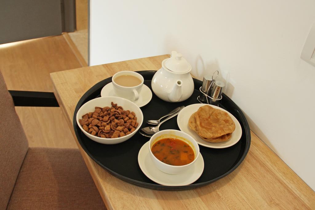 Hotel Panvel Palace Екстер'єр фото