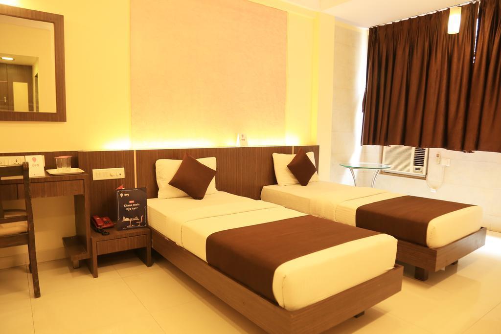 Hotel Panvel Palace Екстер'єр фото