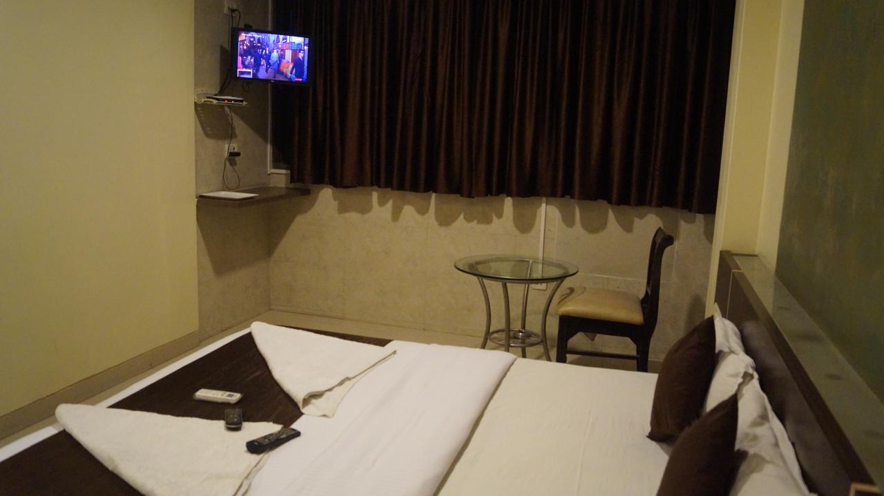 Hotel Panvel Palace Екстер'єр фото