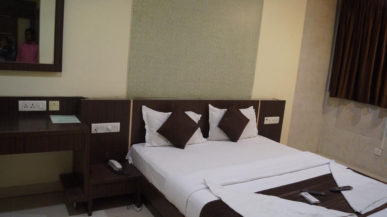 Hotel Panvel Palace Екстер'єр фото
