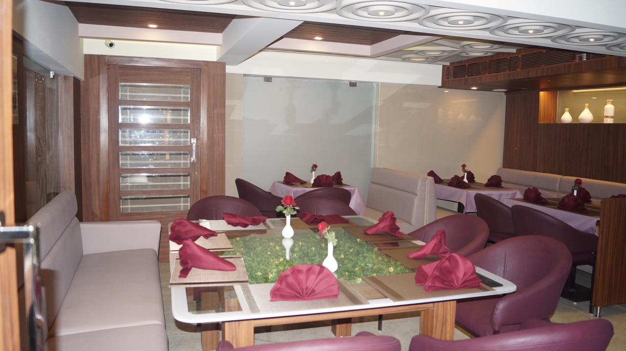 Hotel Panvel Palace Екстер'єр фото