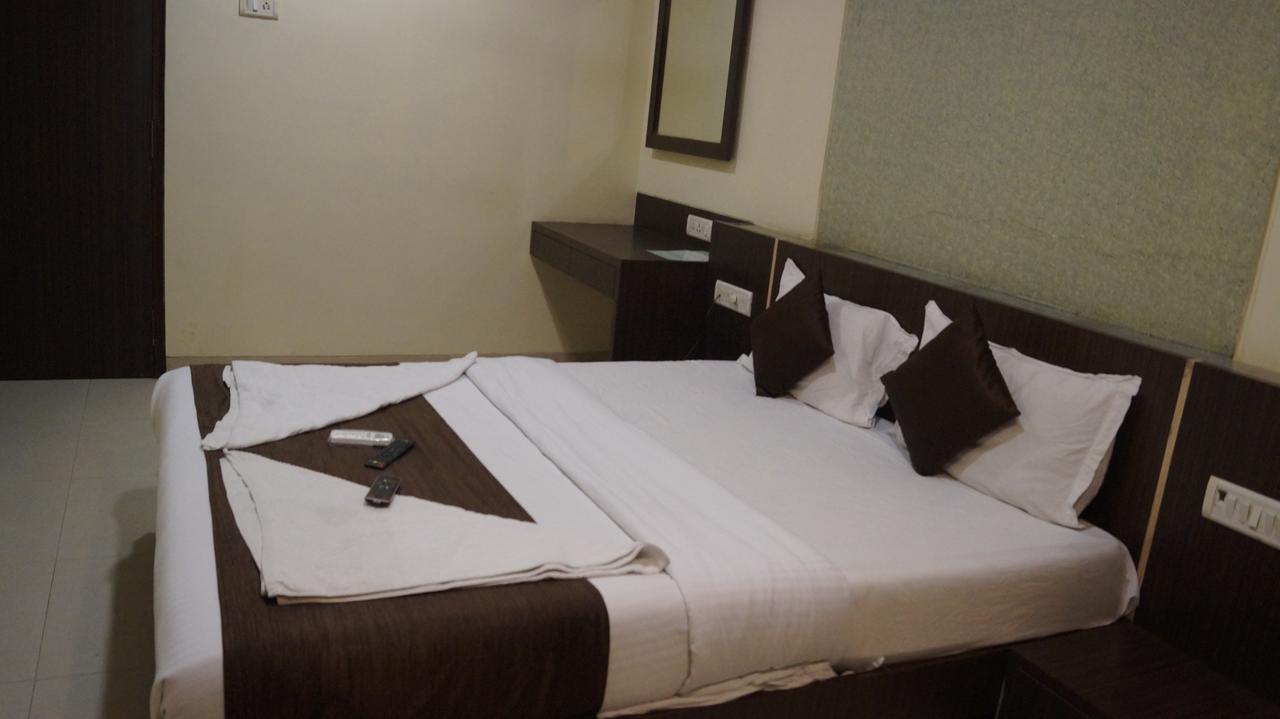 Hotel Panvel Palace Екстер'єр фото