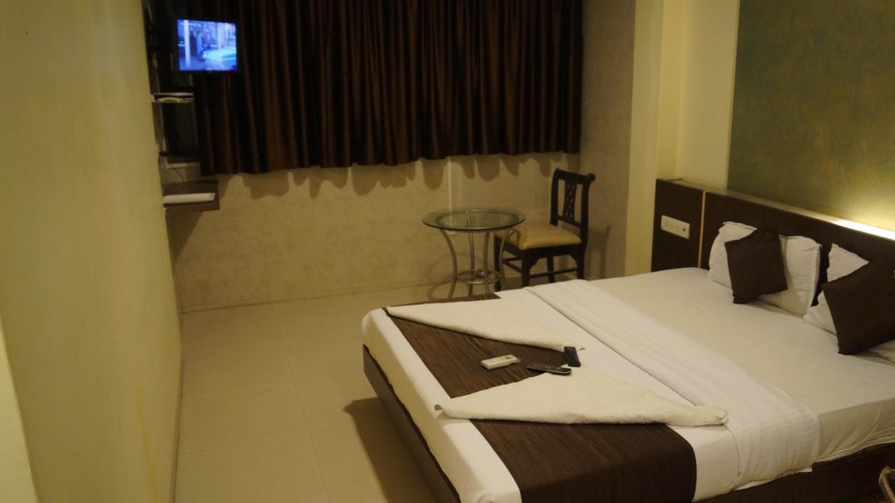 Hotel Panvel Palace Екстер'єр фото