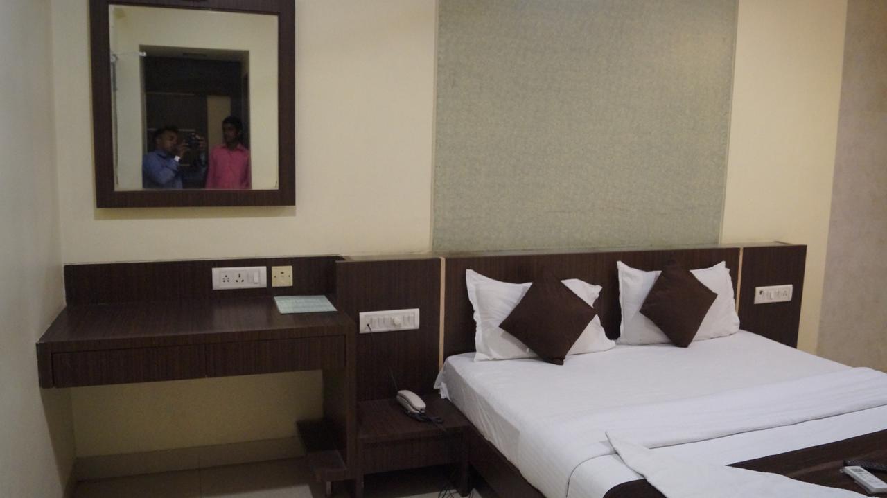 Hotel Panvel Palace Екстер'єр фото