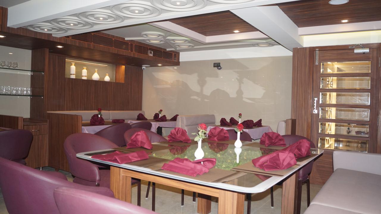 Hotel Panvel Palace Екстер'єр фото