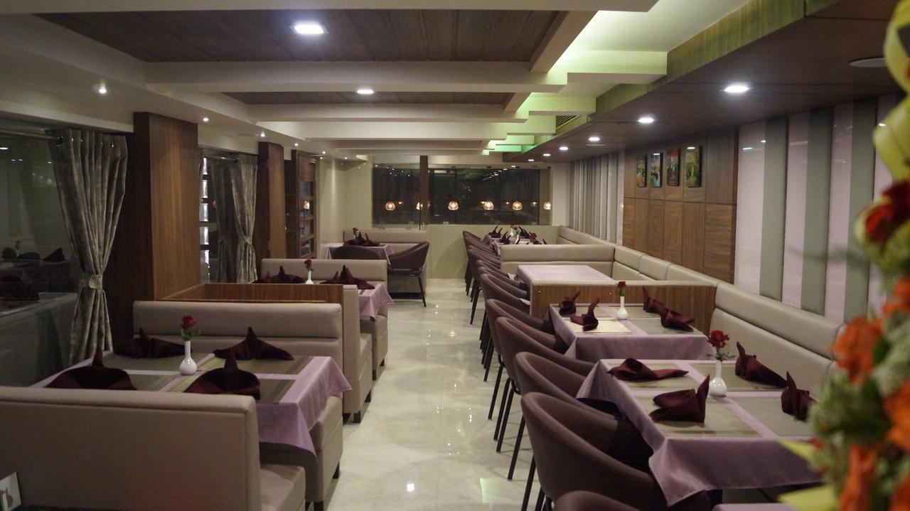 Hotel Panvel Palace Екстер'єр фото