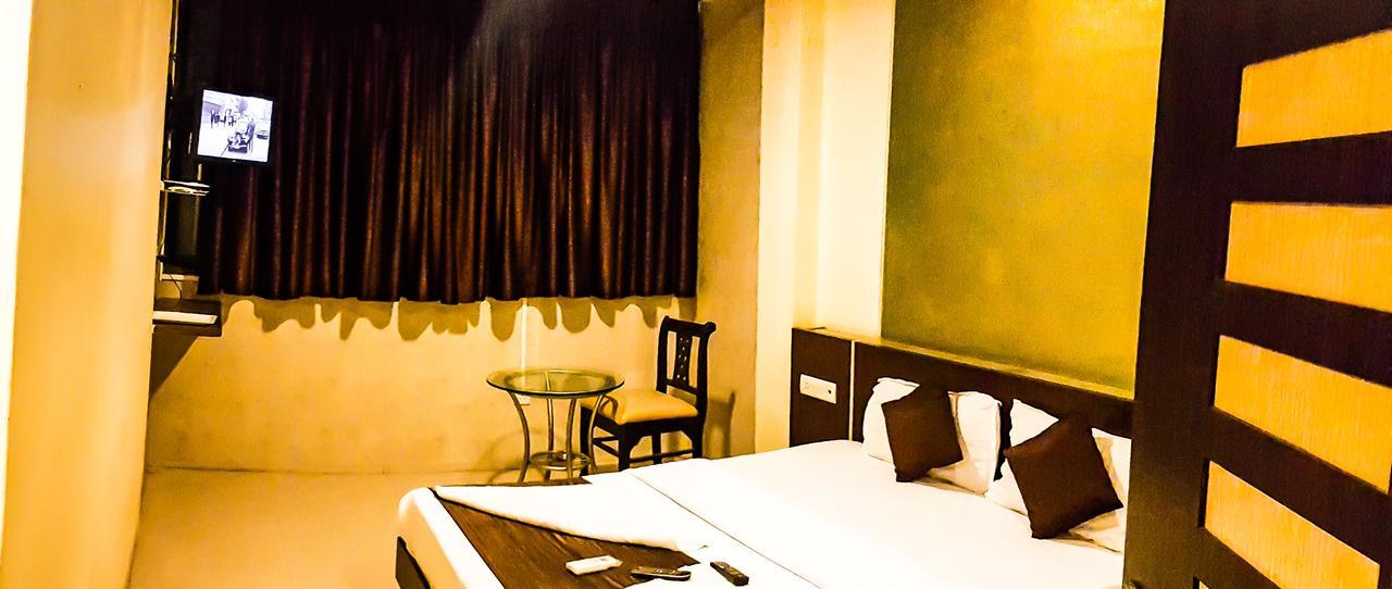 Hotel Panvel Palace Екстер'єр фото